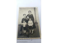 Снимка Бургасъ Мъже жени и две момчета 1934