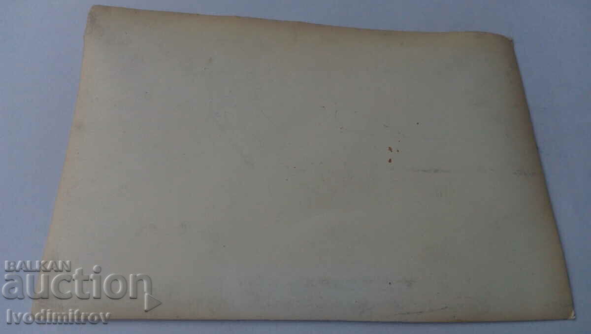 Φωτογραφία Γυναίκα και μωρό 1 έτους με τούρτα με τιμή 1.25 BGN | € 0.64 Φωτογραφία Γυναίκα και μωρό 1 έτους με τούρτα με τιμή 1.25 BGN | € 0.64