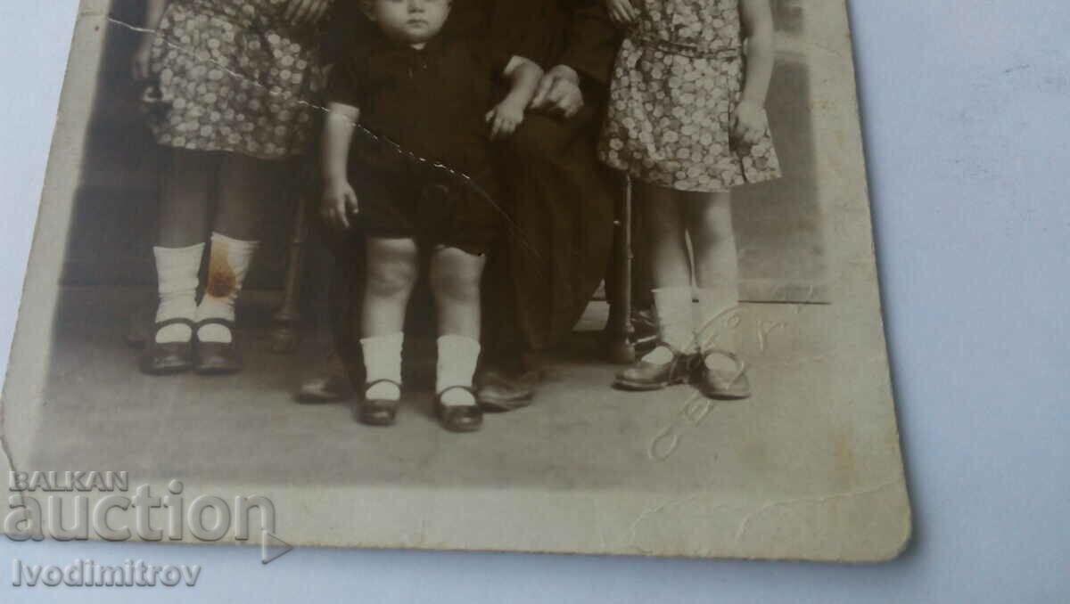 Photo Armenian family 1941 with price 1.75 BGN | € 0.89 Photo Armenian family 1941 with price 1.75 BGN | € 0.89