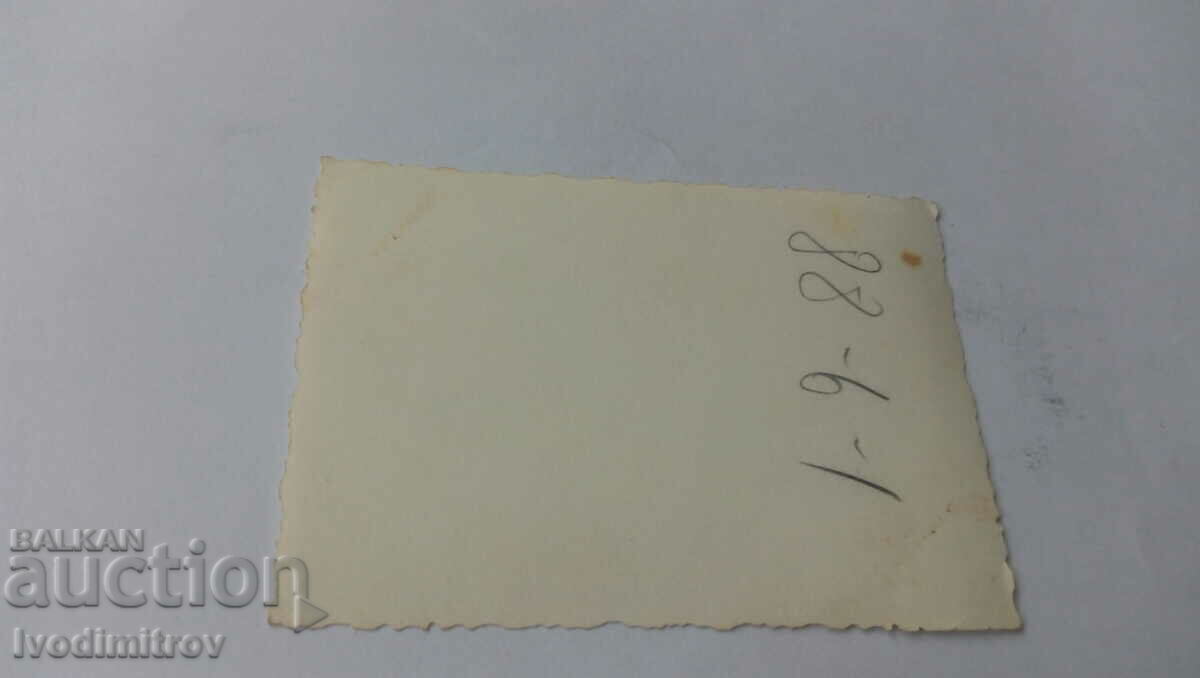 Снимка Мъж и жена на разходка с цена 1.75 лв. | € 0.89 Снимка Мъж и жена на разходка с цена 1.75 лв. | € 0.89