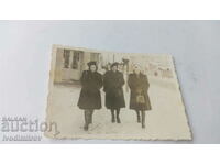 Photo Sofia Three women in winter coats on a walk