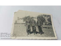 Fotografie Sofia Trei soldați pe pajiște 1941