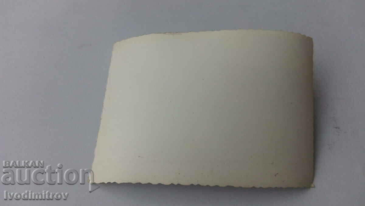 Φωτογραφία νεόνυμφων με τους φίλους τους με τιμή 1.35 BGN | € 0.69