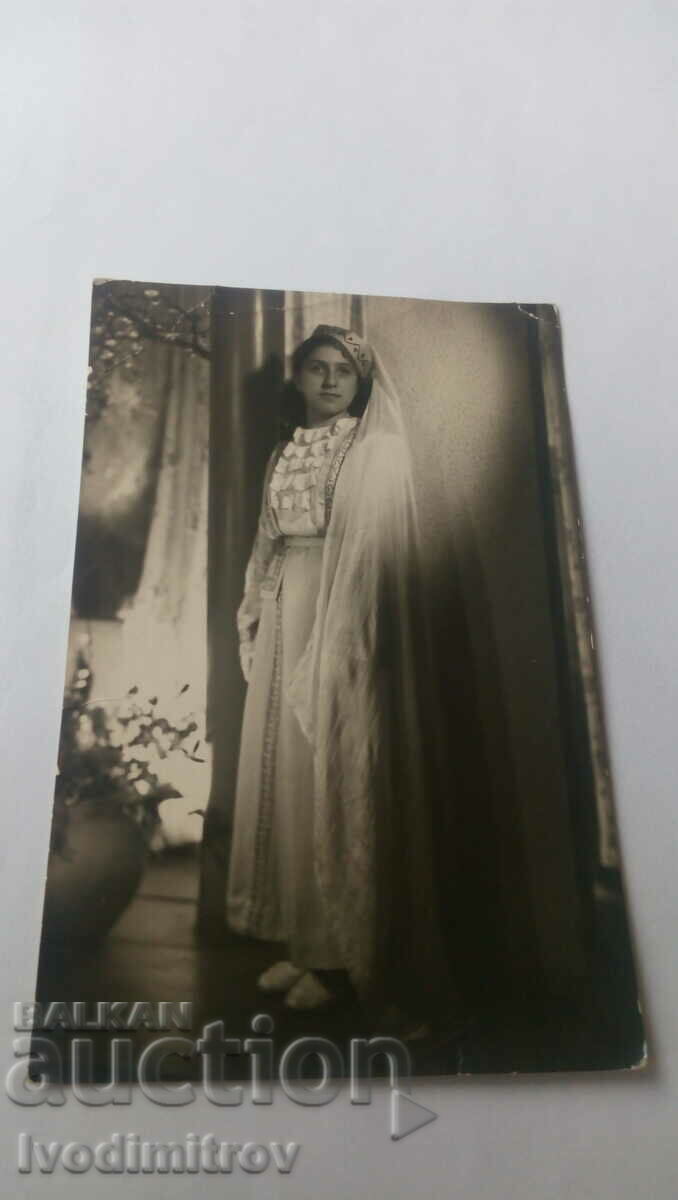 Снимка София Арменка като шаферка 1952