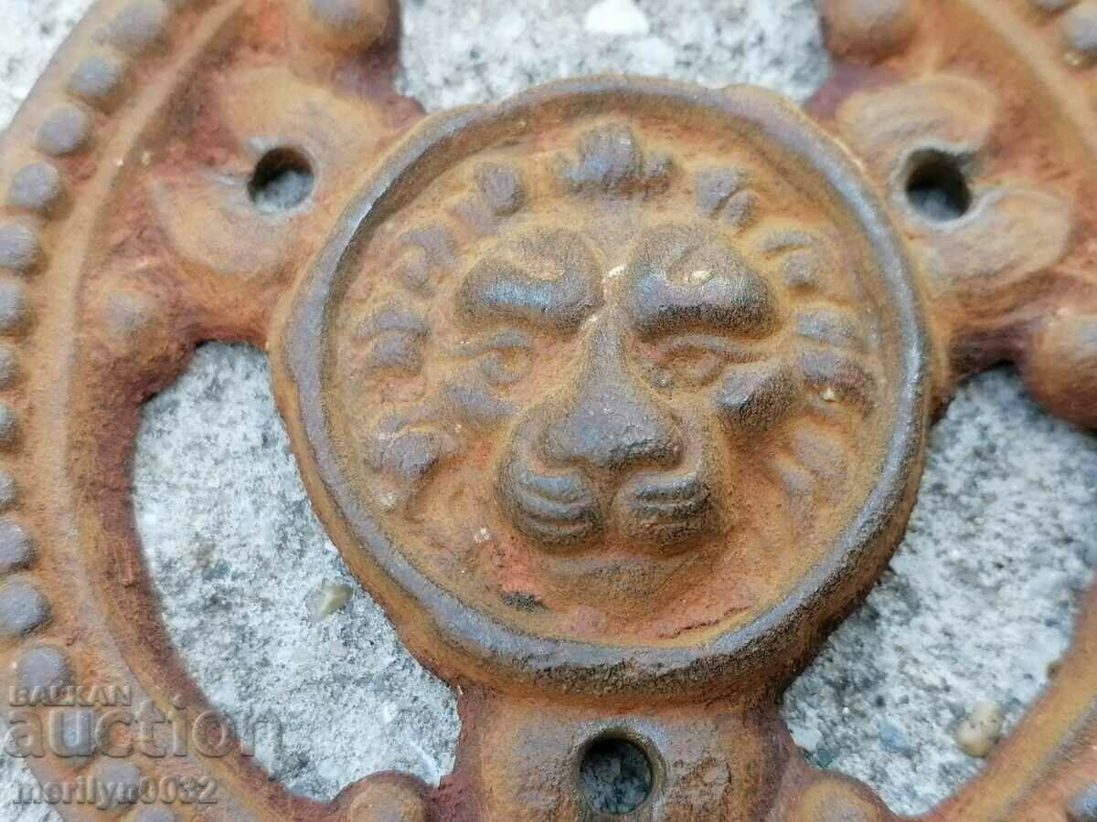 Auction Old lion head embossed cast iron applique Auction Old lion head embossed cast iron applique