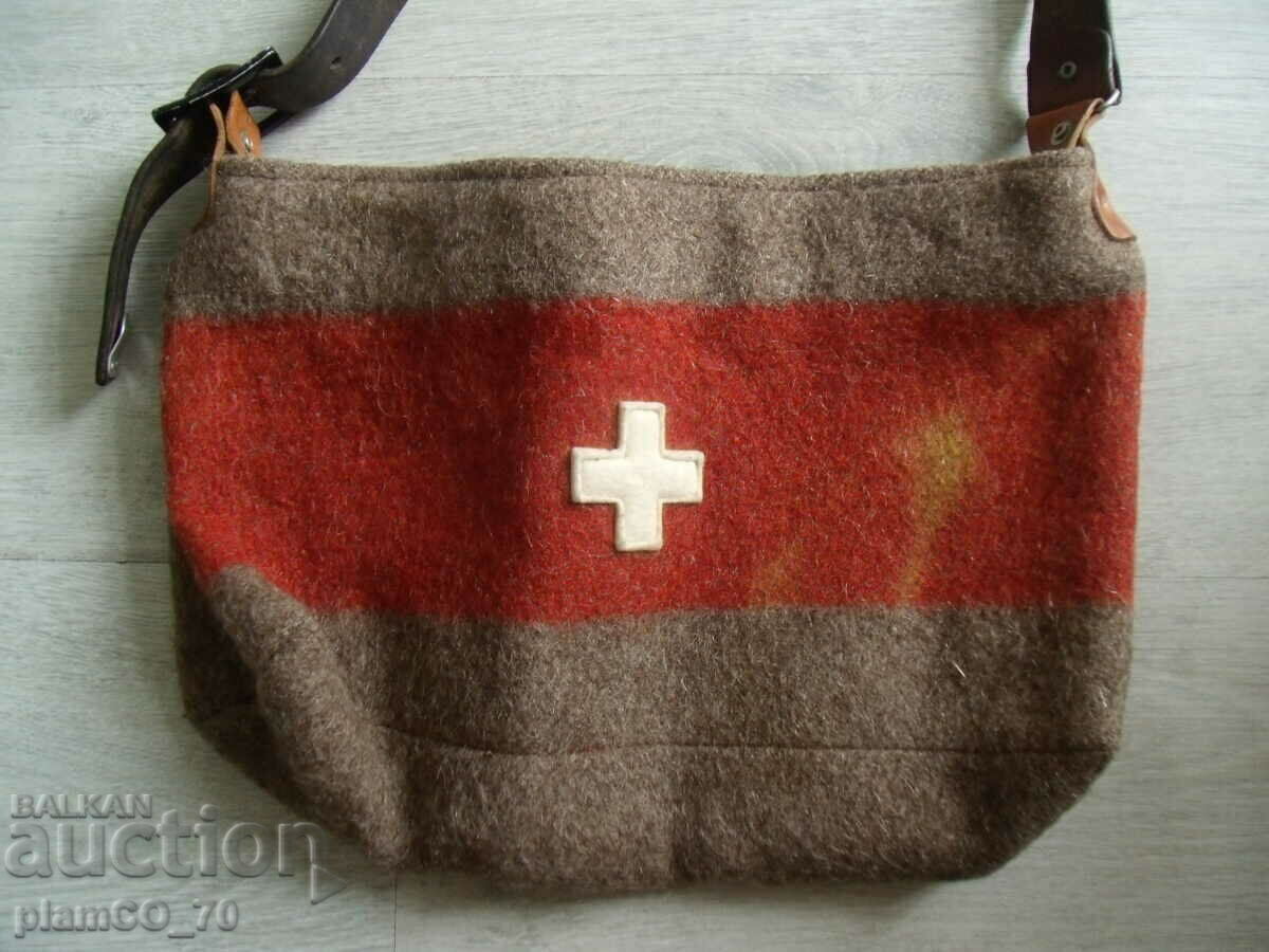 № 003 old military medical bag - MONTANA with price 50.00 BGN | € 25.56 № 003 old military medical bag - MONTANA with price 50.00 BGN | € 25.56