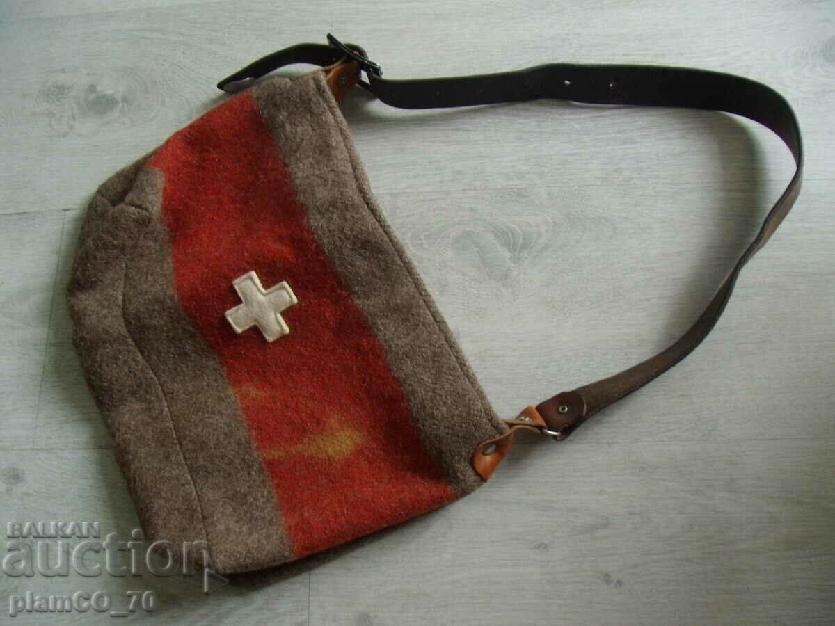 Auction № 003 old military medical bag - MONTANA Auction № 003 old military medical bag - MONTANA