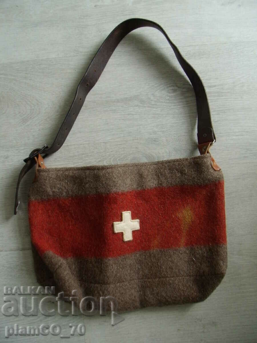 № 003 geanta medicala militara veche - MONTANA