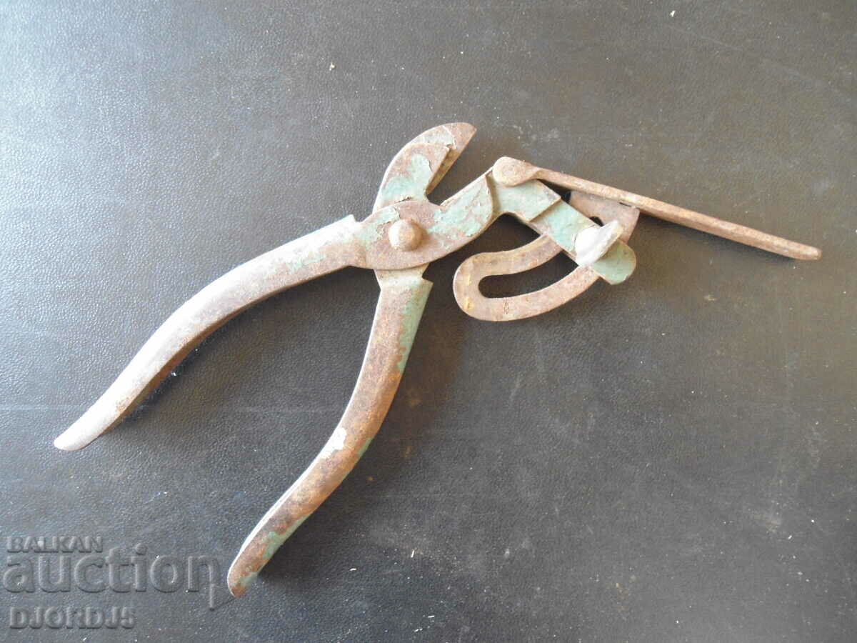 Auction An old specialized tool Auction An old specialized tool