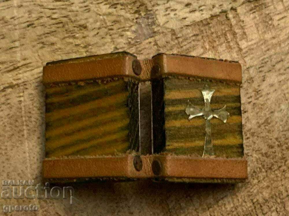 An interesting religious miniature-Diptych with price 5.00 BGN | € 2.56 An interesting religious miniature-Diptych with price 5.00 BGN | € 2.56