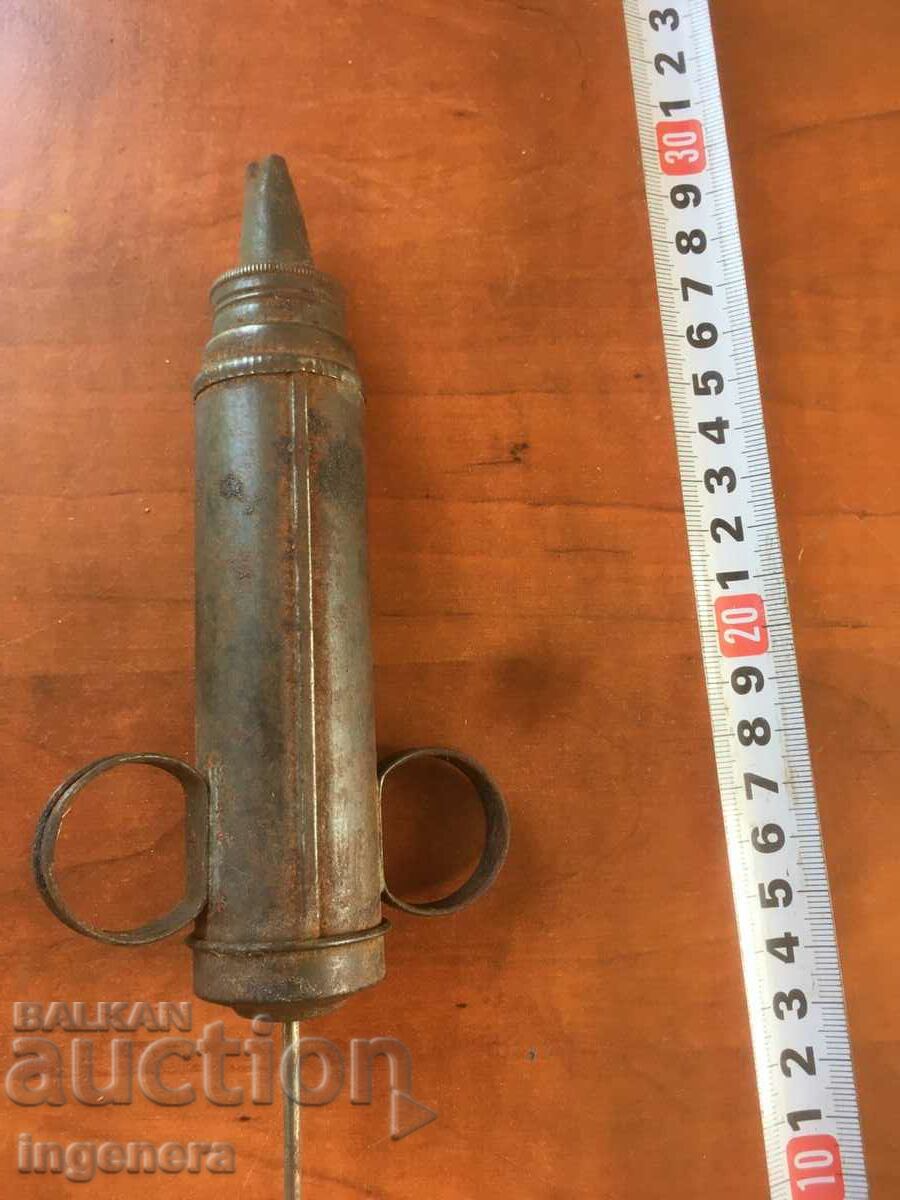 SYRINGE CONFECTIONERY METAL OLD - 5 SYRINGE CONFECTIONERY METAL OLD - 5