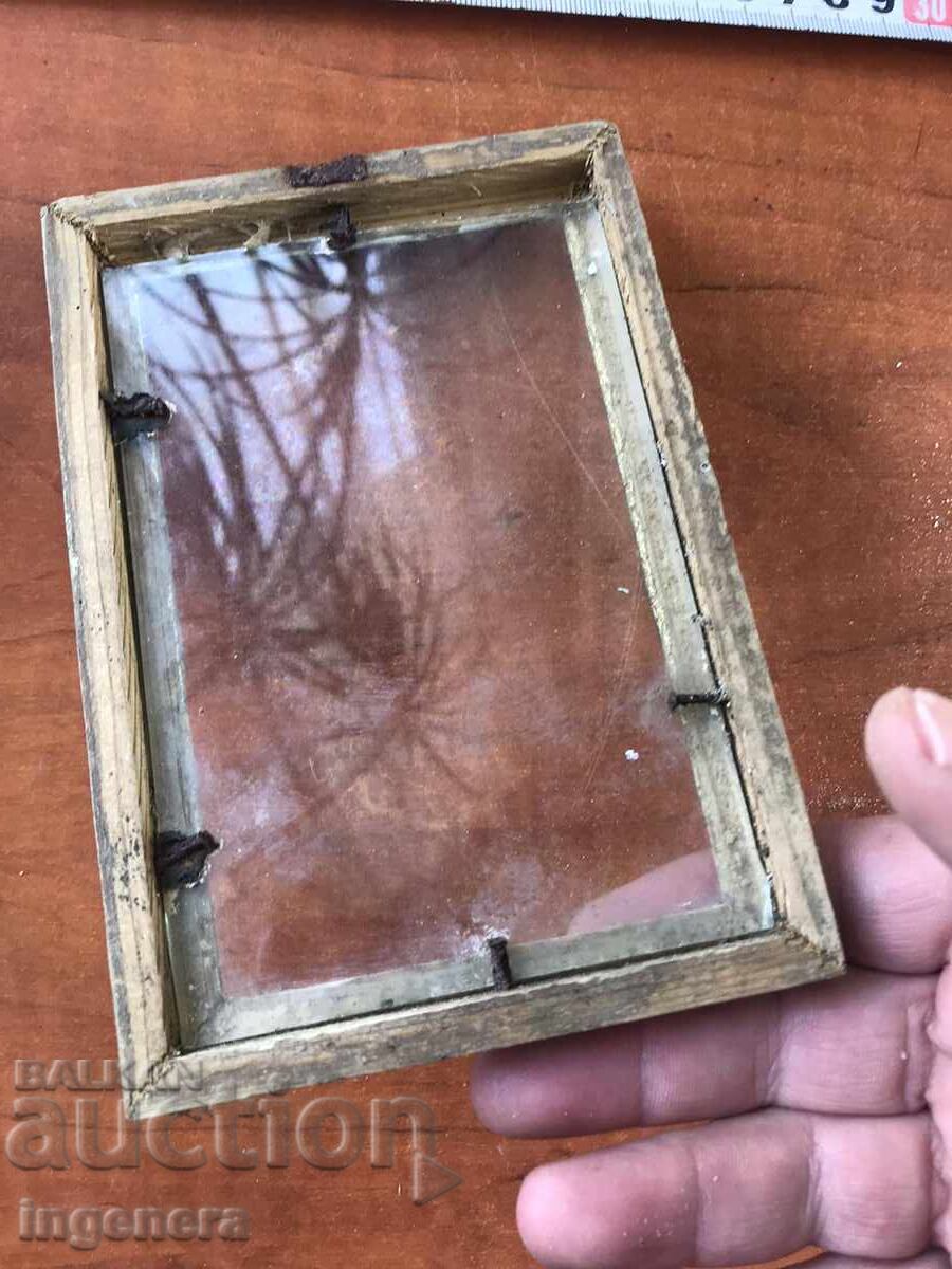 Delivery of WOODEN GLASS FRAME FOR PHOTO OR PICTURE Delivery of WOODEN GLASS FRAME FOR PHOTO OR PICTURE