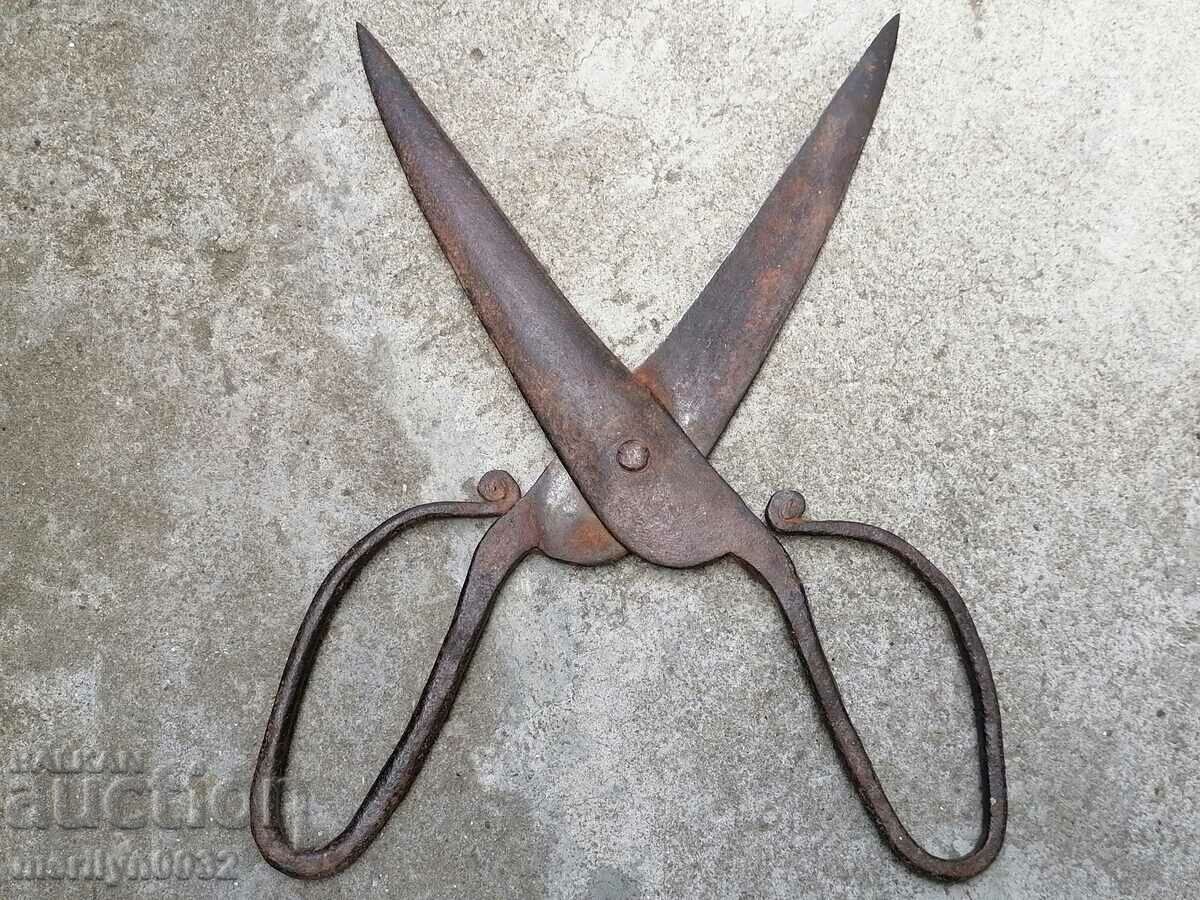 Vintage wrought iron scissors - 6 Vintage wrought iron scissors - 6