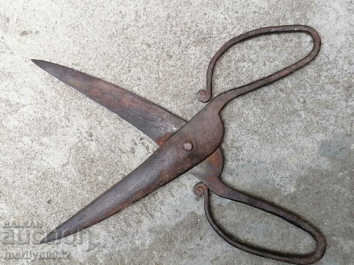 Vintage wrought iron scissors - 7 Vintage wrought iron scissors - 7