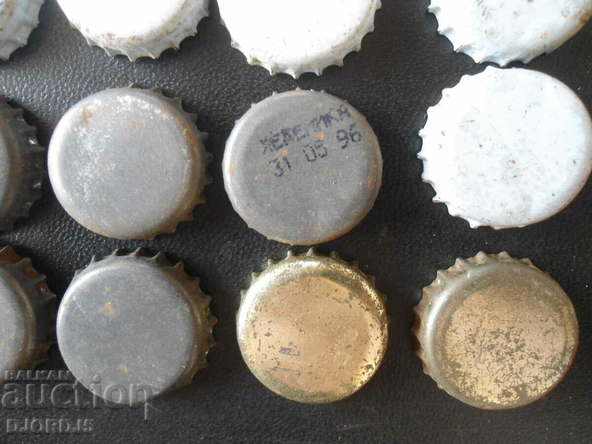 Auction  Old caps, 16 pieces