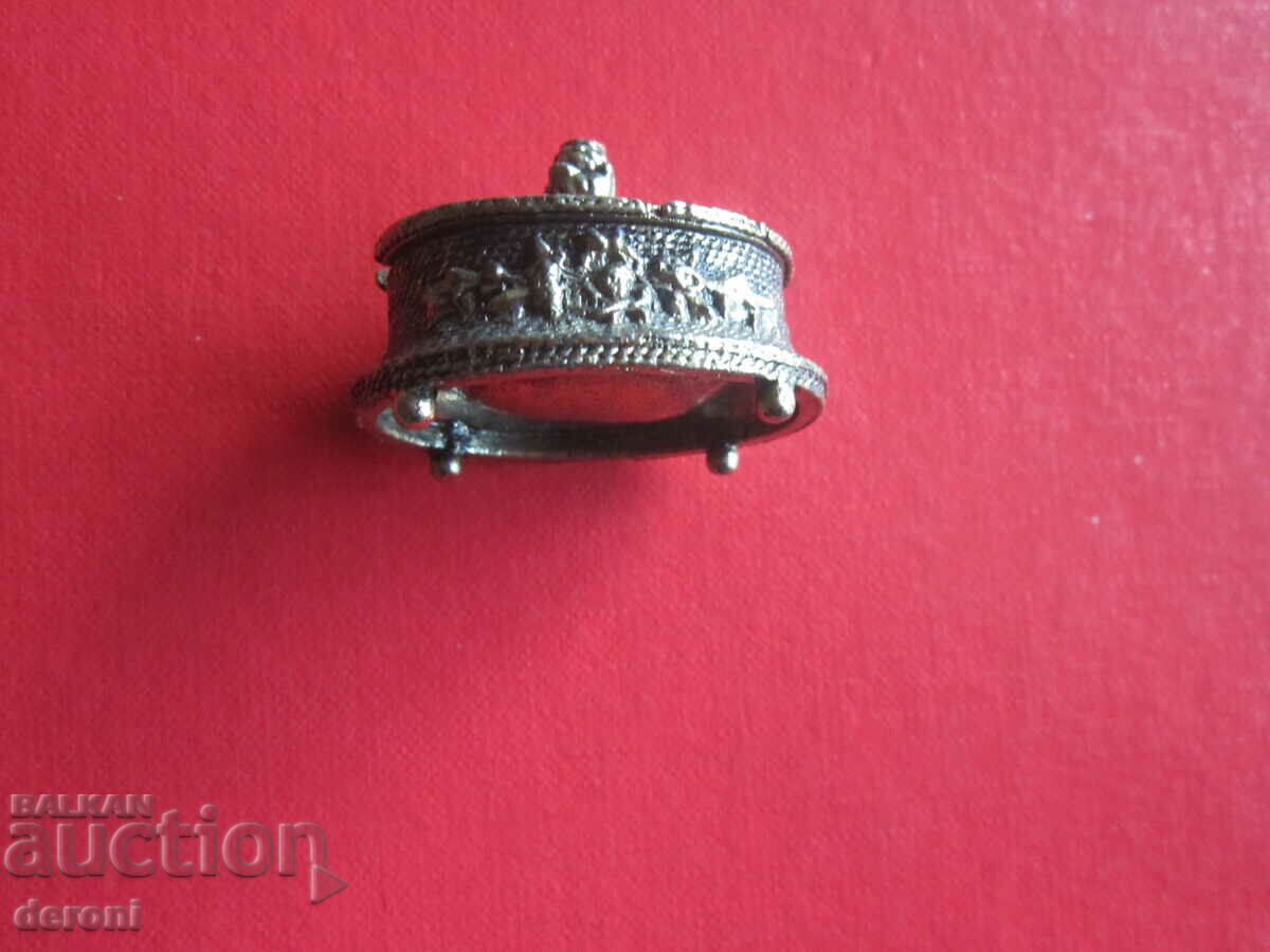 Αντίκα μπρούτζινο κουτί χαπιών 9 με τιμή 10.00 BGN | € 5.11 Αντίκα μπρούτζινο κουτί χαπιών 9 με τιμή 10.00 BGN | € 5.11