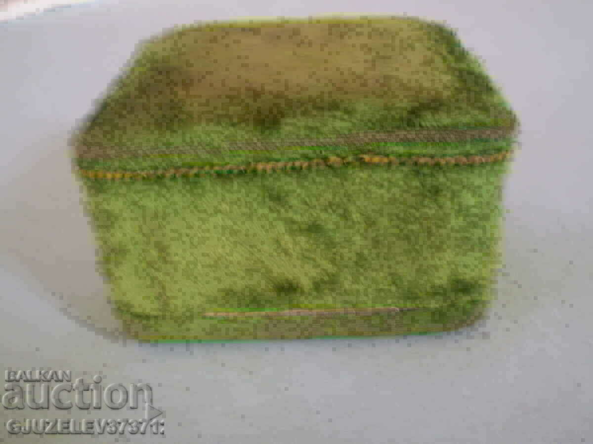 Vintage Rare old green bracelet box with price 55.00 BGN | € 28.12 Vintage Rare old green bracelet box with price 55.00 BGN | € 28.12