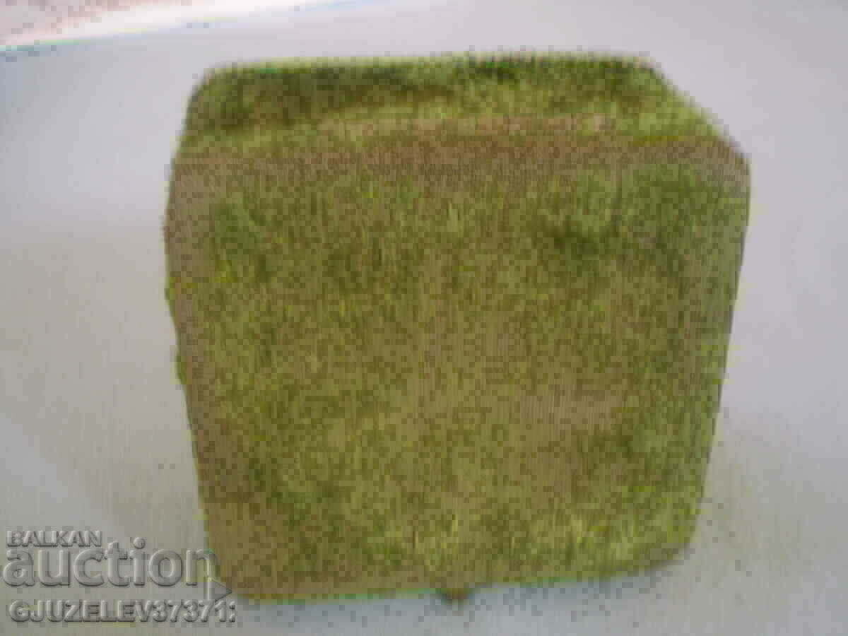 Delivery of Vintage Rare old green bracelet box Delivery of Vintage Rare old green bracelet box