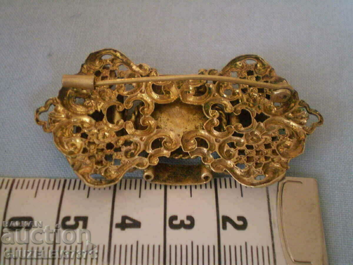 Delivery of antique stone brooch of the turquoise type