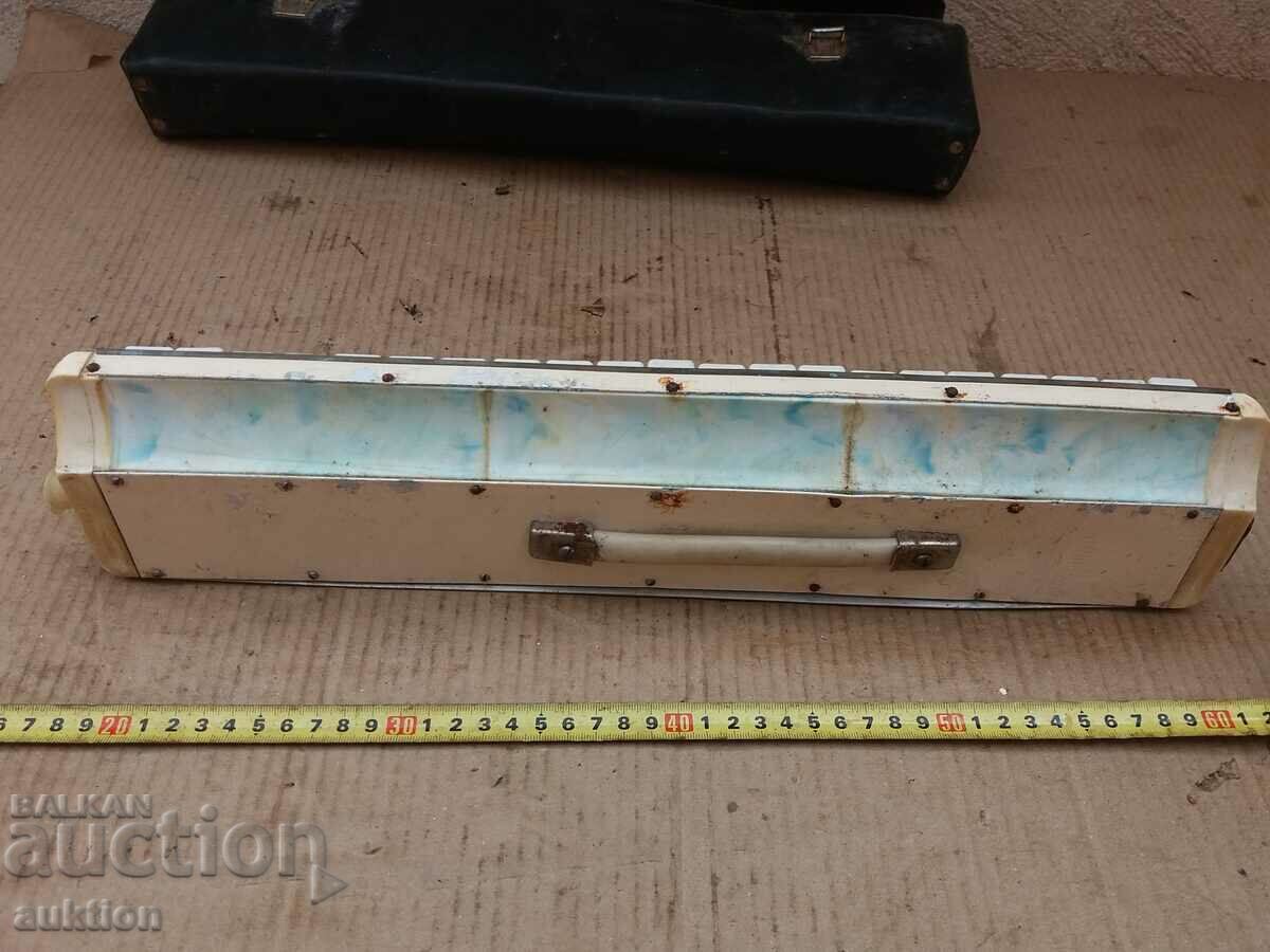 COPII SOC. SAXOFON PIAN JUCĂRIE - 5 COPII SOC. SAXOFON PIAN JUCĂRIE - 5