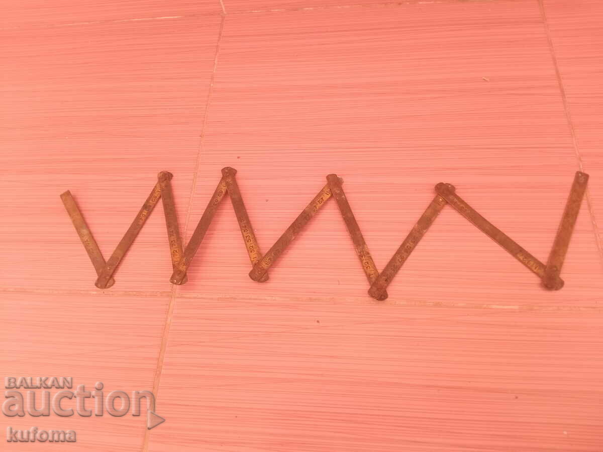 Παλιό μπρούτζινο πτυσσόμενο μετρητή