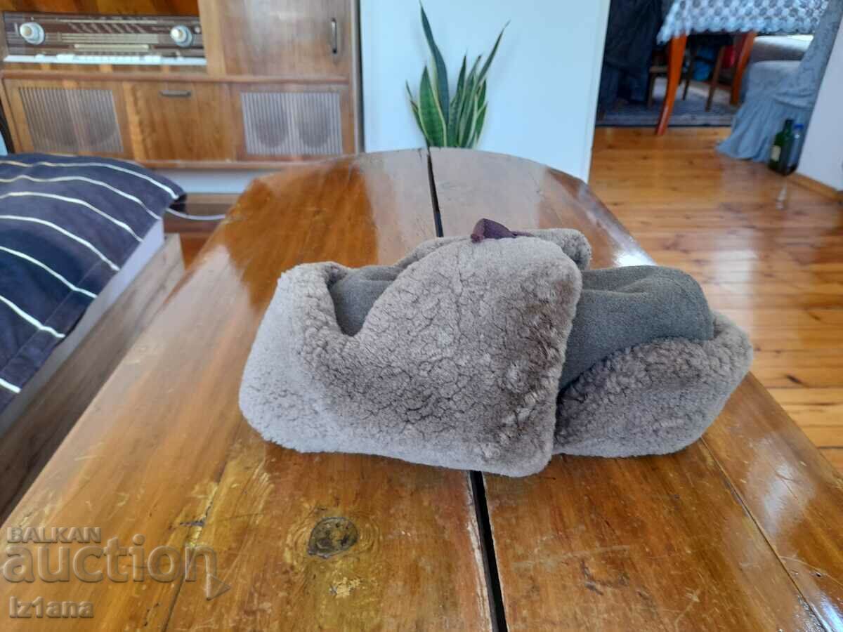 Old hat, earmuff with price 18.00 BGN | € 9.20 Old hat, earmuff with price 18.00 BGN | € 9.20