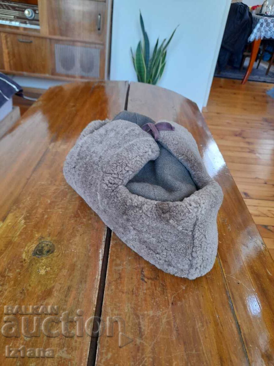 Auction Old hat, earmuff Auction Old hat, earmuff