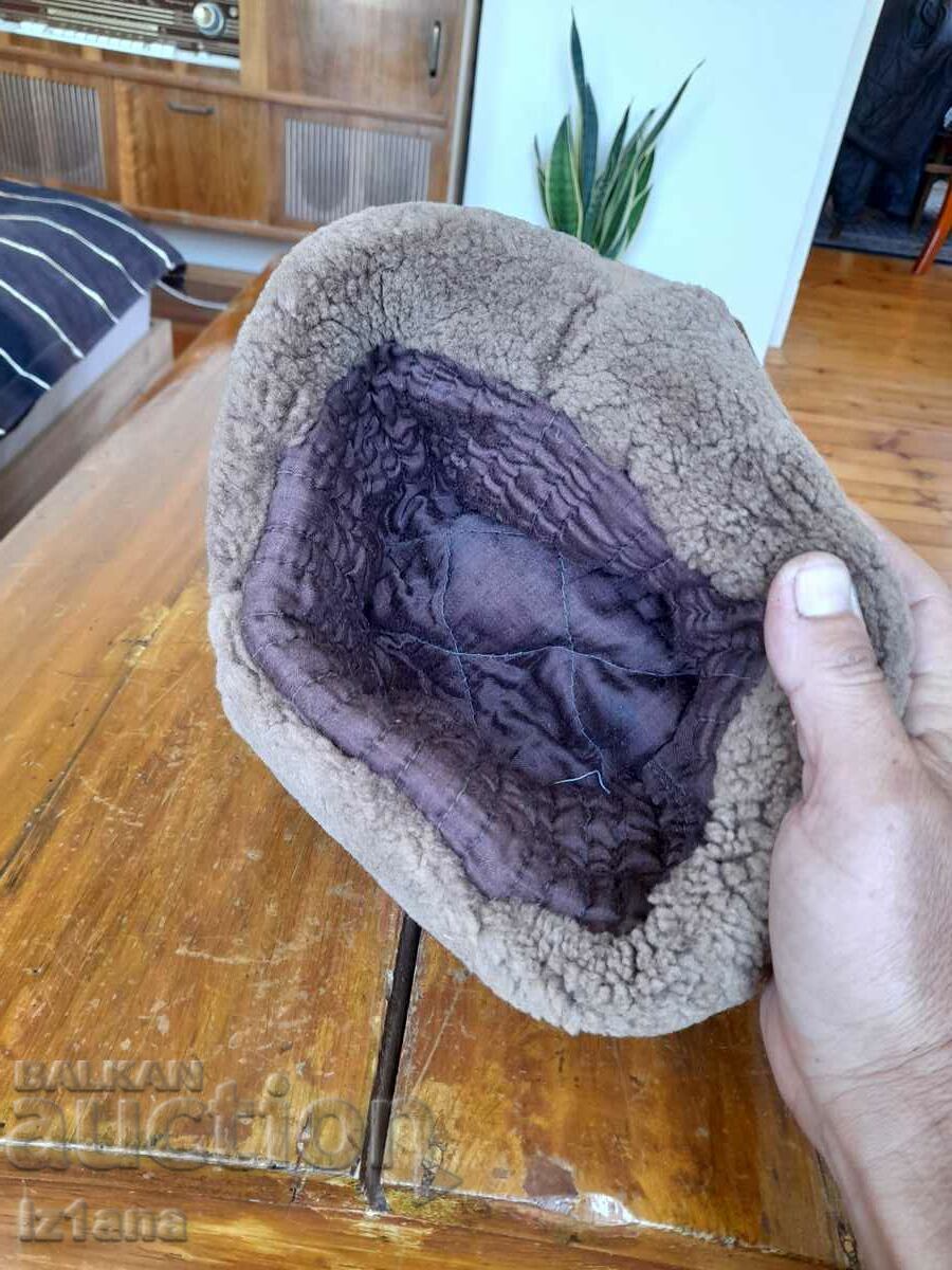 Delivery of Old hat, earmuff Delivery of Old hat, earmuff