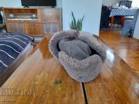 Palarie veche, casti pentru urechi