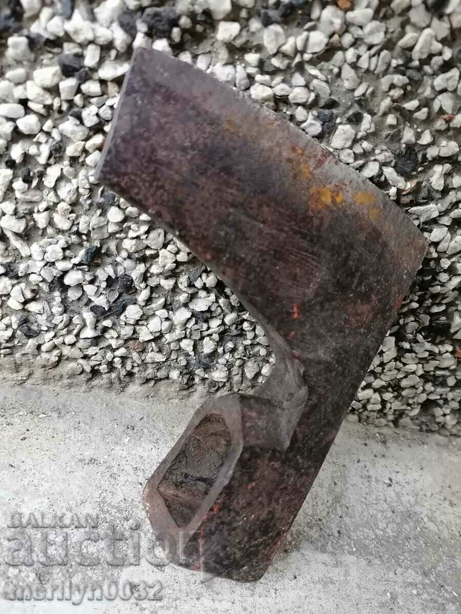 Delivery of An old ax shaft tool wrought iron Delivery of An old ax shaft tool wrought iron