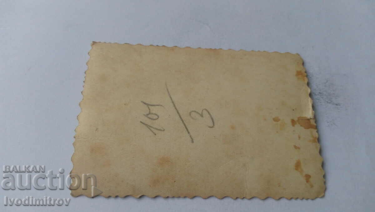 Снимка Жени до антични делви с цена € 0.74 | 1.45 лв. Снимка Жени до антични делви с цена € 0.74 | 1.45 лв.