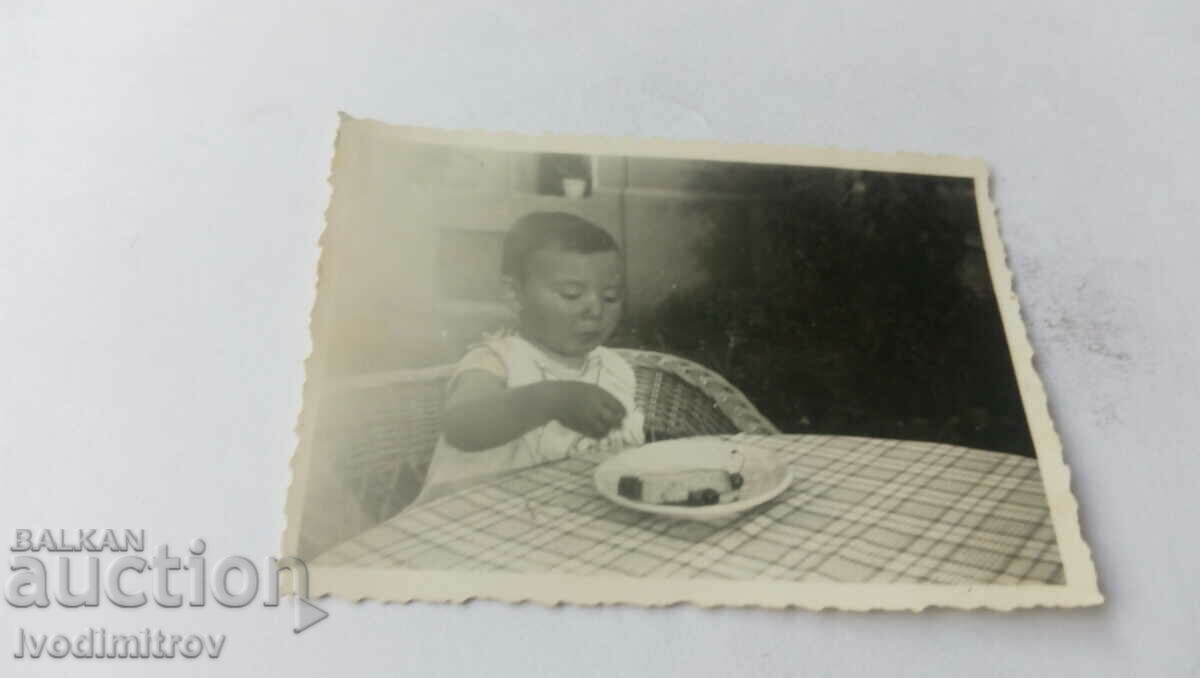 Photo Sofia Little boy at breakfast 1935
