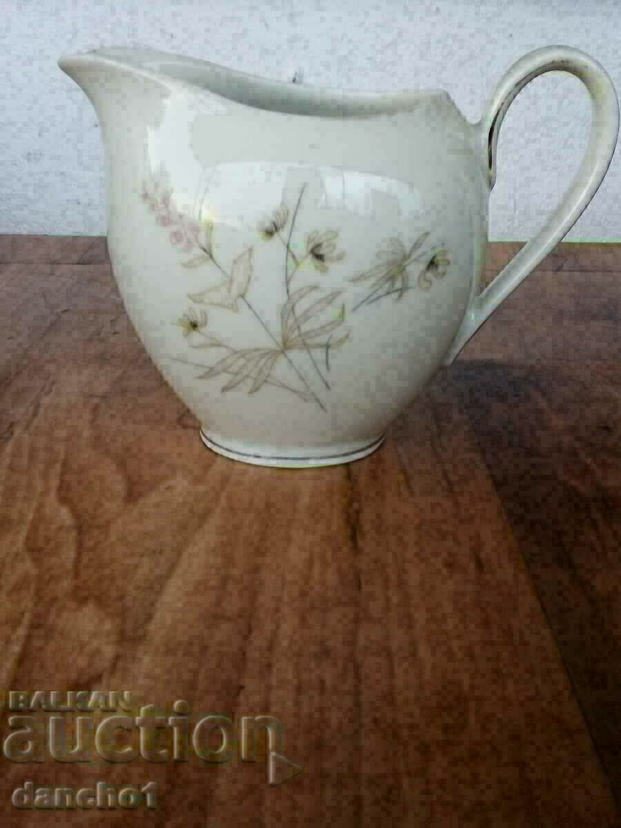 Κανάτα γάλατος με τιμή 5.00 BGN | € 2.56