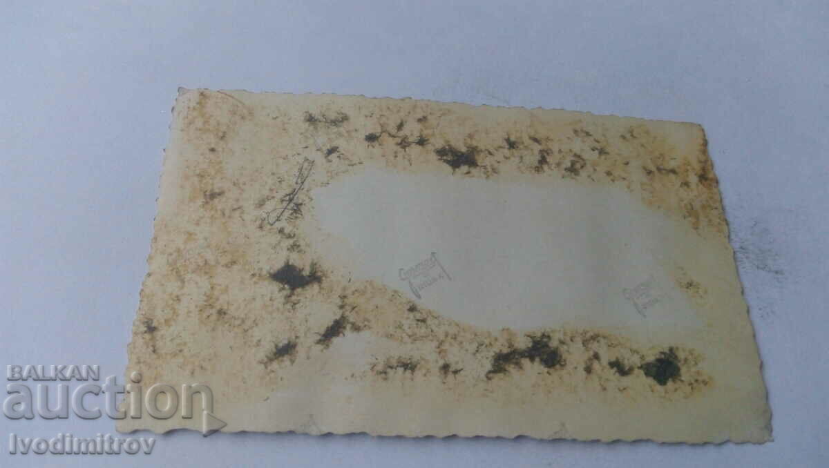 Снимка Малко момченце в парка с цена 0.65 лв. | € 0.33 Снимка Малко момченце в парка с цена 0.65 лв. | € 0.33