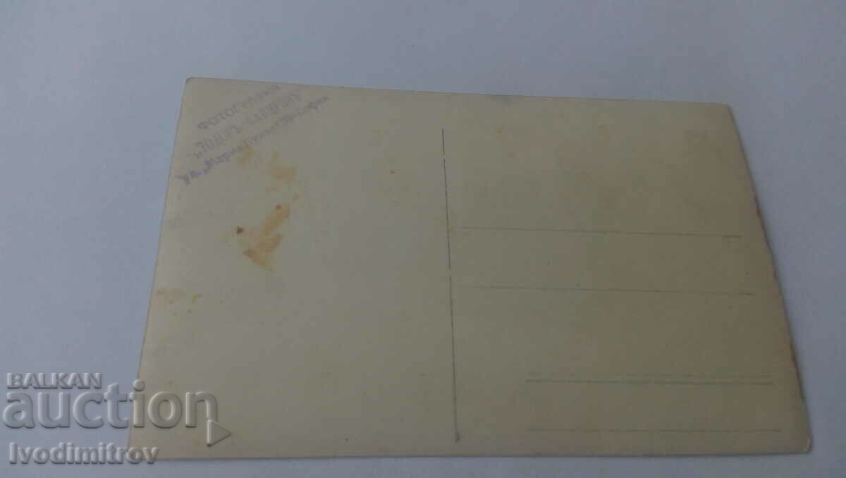 Φωτογραφία Δύο νεαρά κορίτσια με τιμή 1.45 BGN | € 0.74 Φωτογραφία Δύο νεαρά κορίτσια με τιμή 1.45 BGN | € 0.74