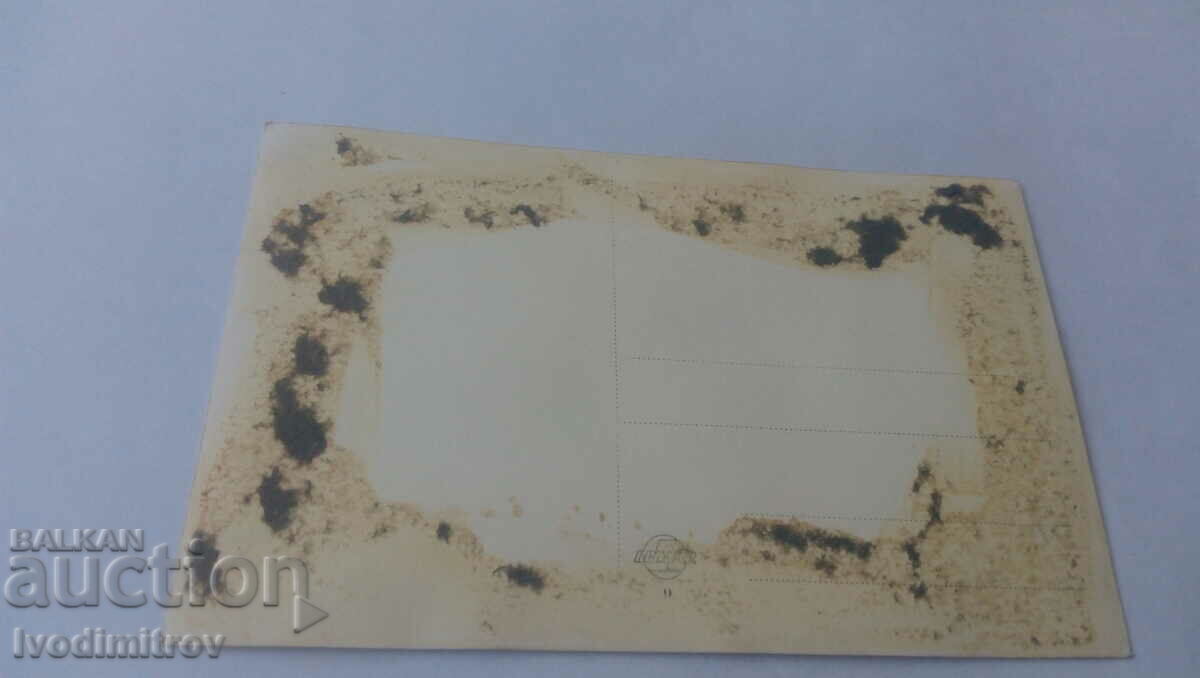 Φωτογραφία Μικρό αγόρι με ένα κουδούνι και ένα παιχνίδι άλογο με τιμή 1.35 BGN | € 0.69 Φωτογραφία Μικρό αγόρι με ένα κουδούνι και ένα παιχνίδι άλογο με τιμή 1.35 BGN | € 0.69