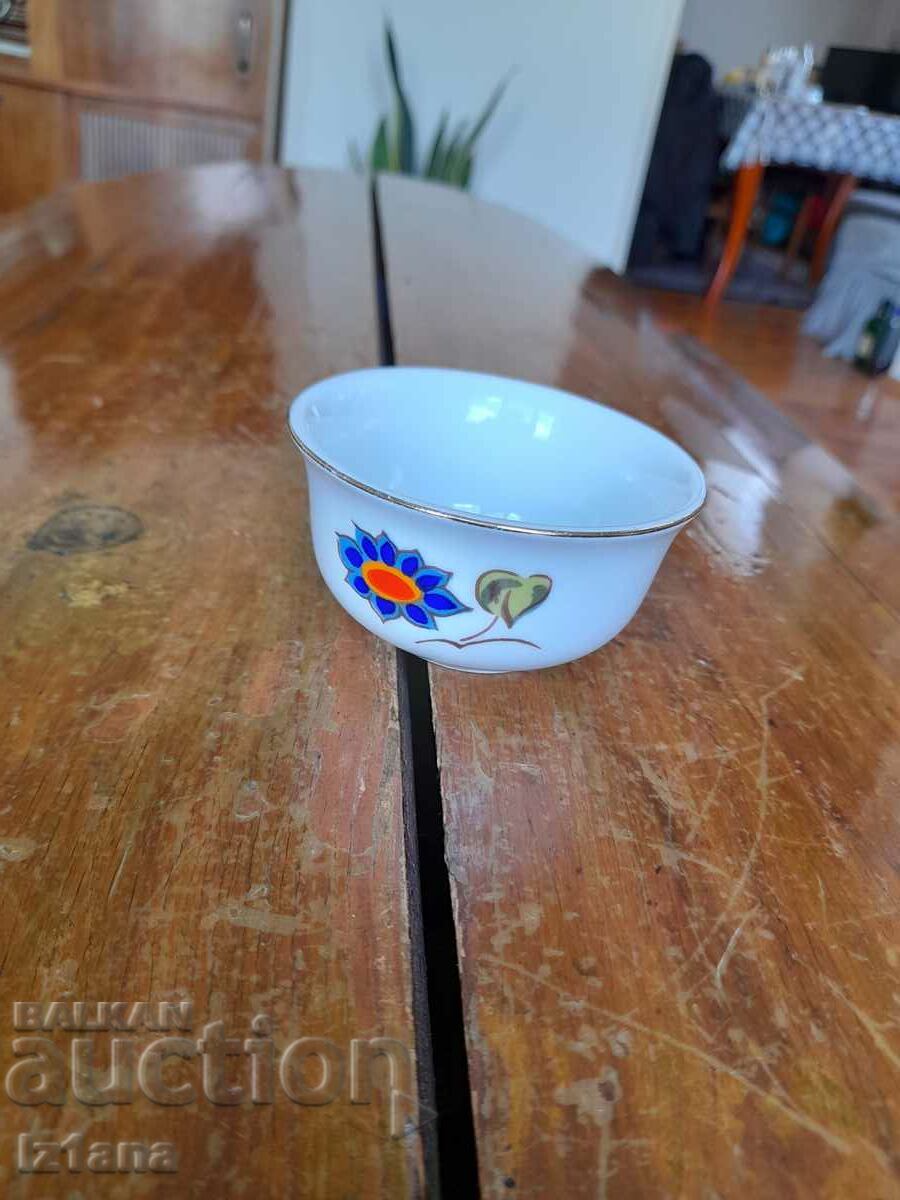 ceașcă veche de porțelan cu preț 6.00 BGN | € 3.07