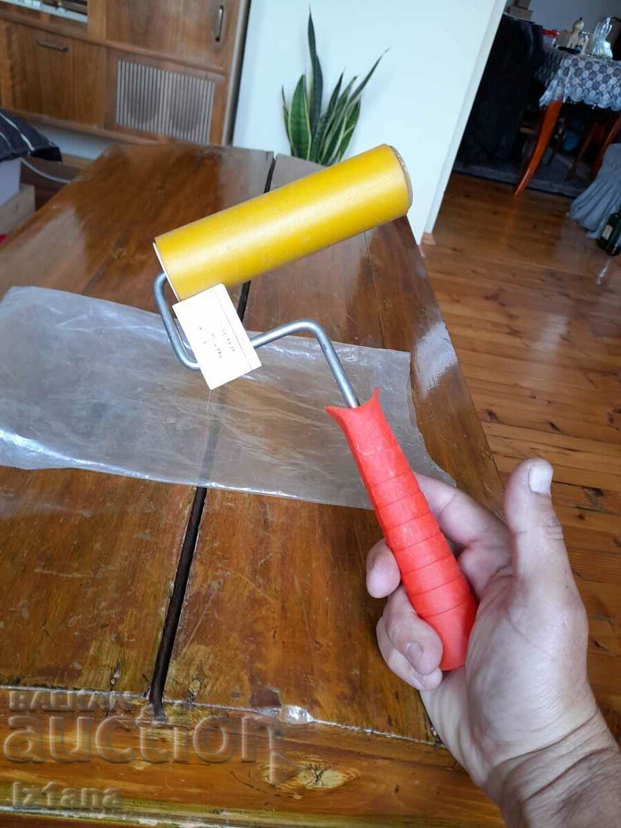 Rolă veche pentru laminare, lipire cu preț 27.00 BGN | € 13.80 Rolă veche pentru laminare, lipire cu preț 27.00 BGN | € 13.80