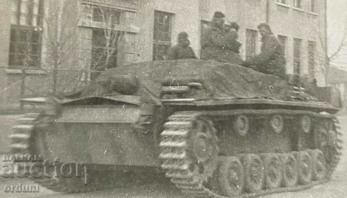 2457 Kingdom of Bulgaria tank howitzer Sturmgeschütze V 1941 with price 40.00 BGN | € 20.45 2457 Kingdom of Bulgaria tank howitzer Sturmgeschütze V 1941 with price 40.00 BGN | € 20.45