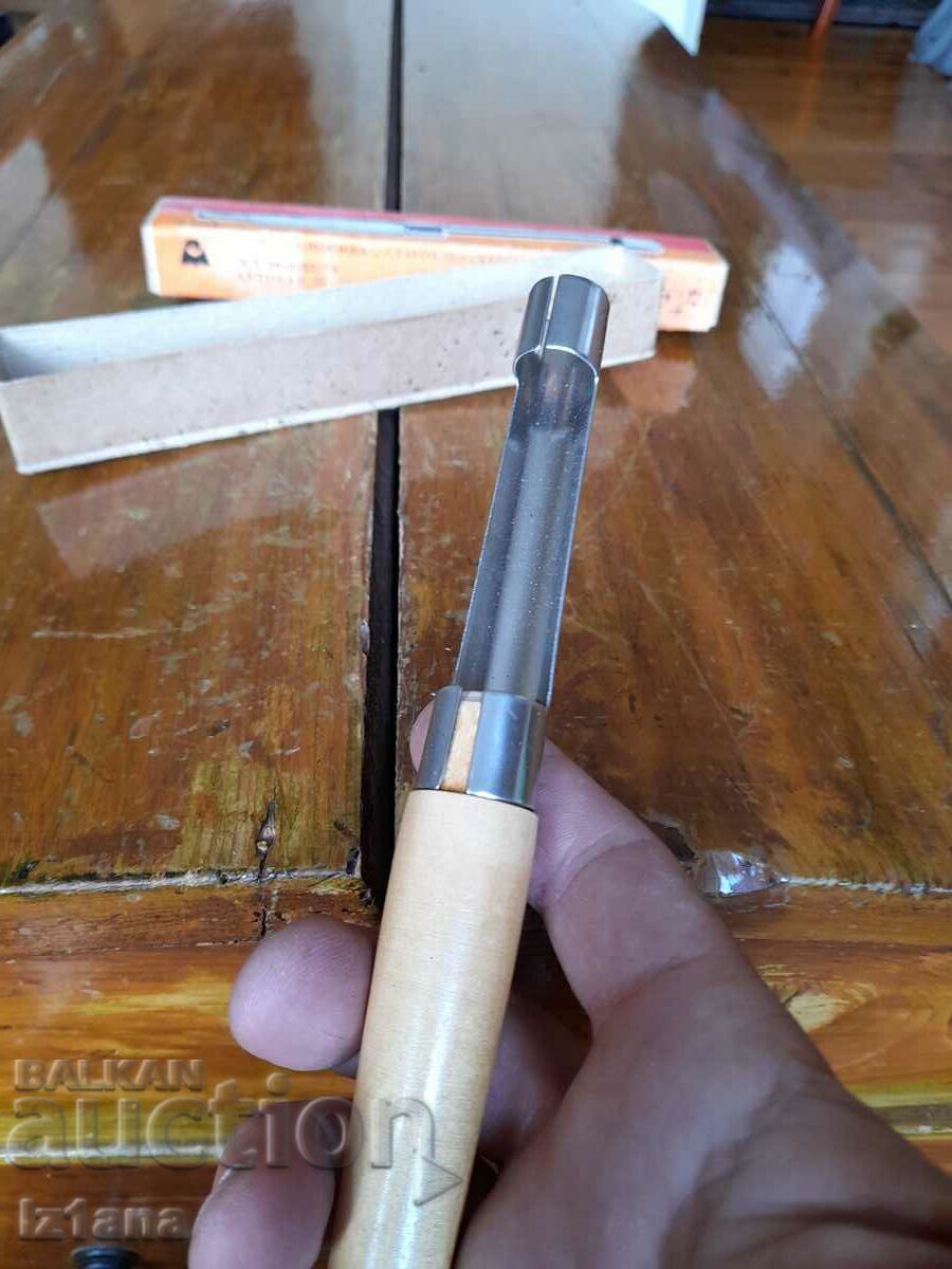 Delivery of Old Apple Cutter Delivery of Old Apple Cutter