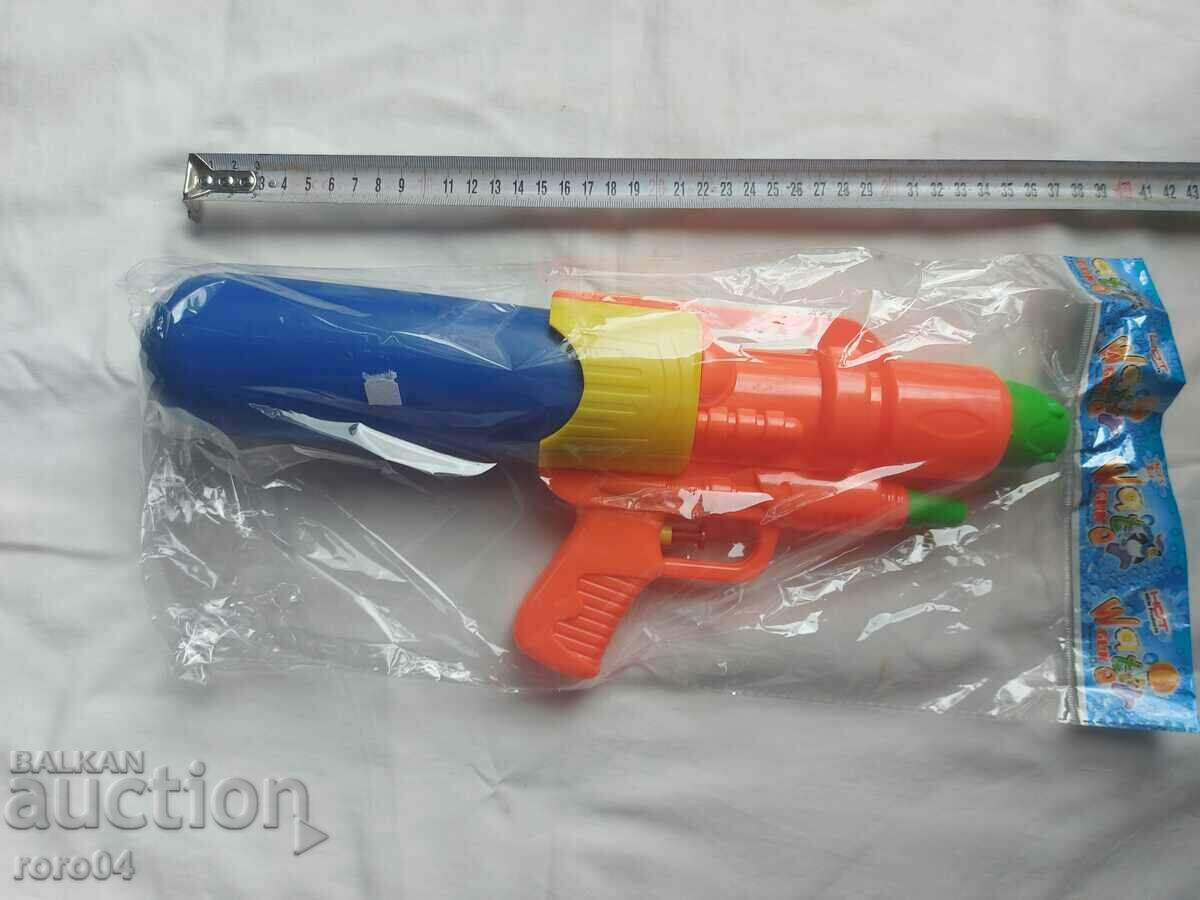WATER PISTOL - BRAND NEW - 6