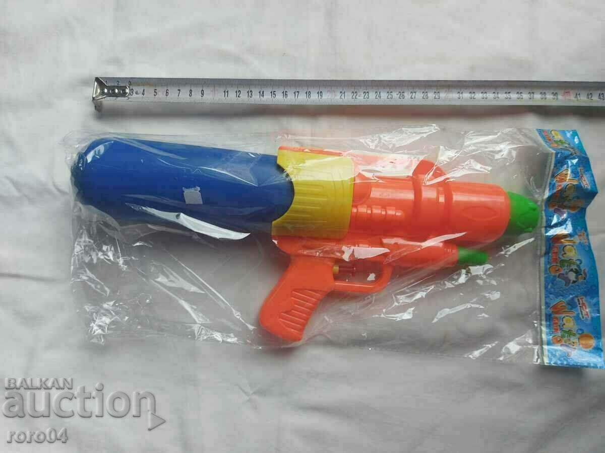 WATER PISTOL - BRAND NEW - 6 WATER PISTOL - BRAND NEW - 6