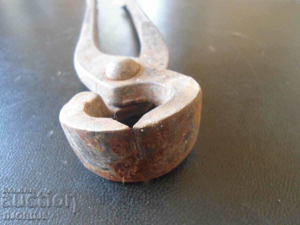 Cleste vechi, ELLIOTT-LUKAS LTD, ANGLIA cu preț 9.00 BGN | € 4.60 Cleste vechi, ELLIOTT-LUKAS LTD, ANGLIA cu preț 9.00 BGN | € 4.60