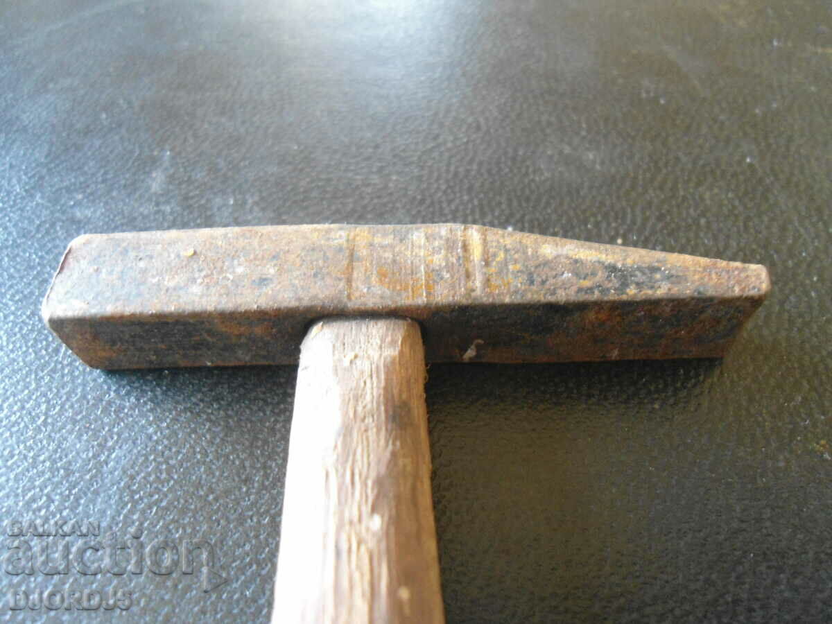 An old little jewelry hammer with price 7.00 BGN | € 3.58 An old little jewelry hammer with price 7.00 BGN | € 3.58