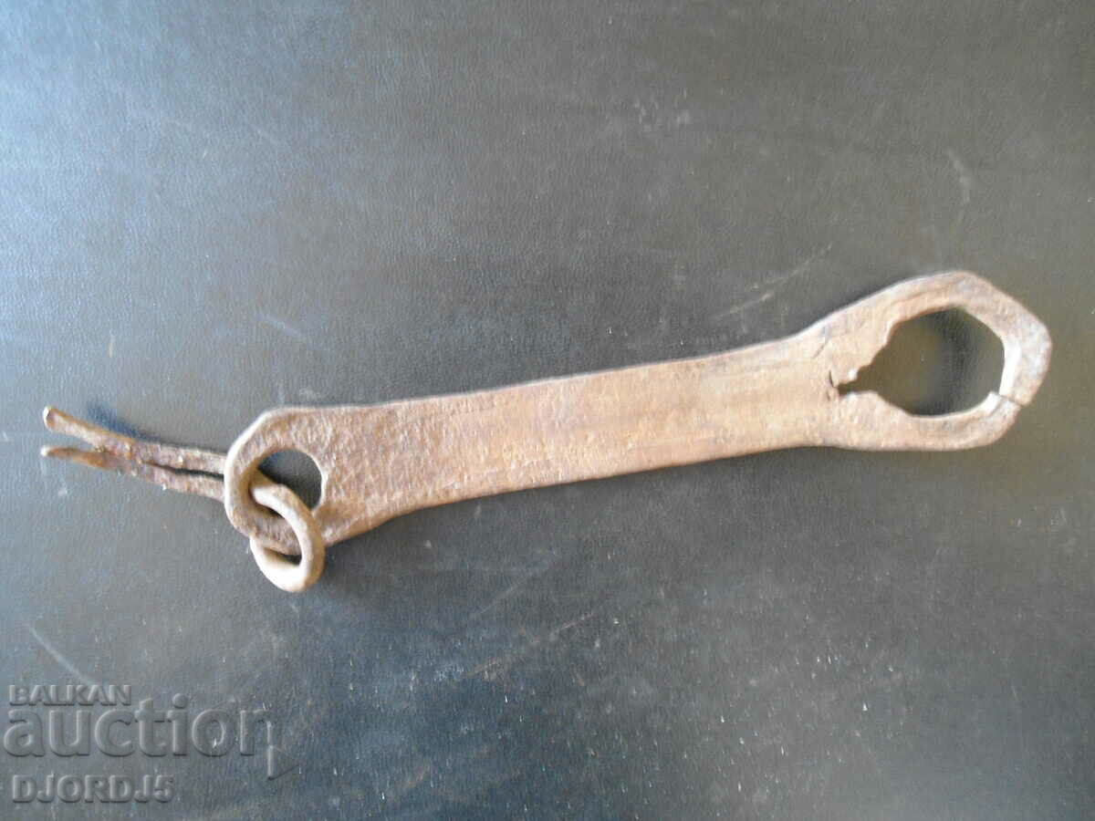 Old wrought latch with price 2.00 BGN | € 1.02 Old wrought latch with price 2.00 BGN | € 1.02