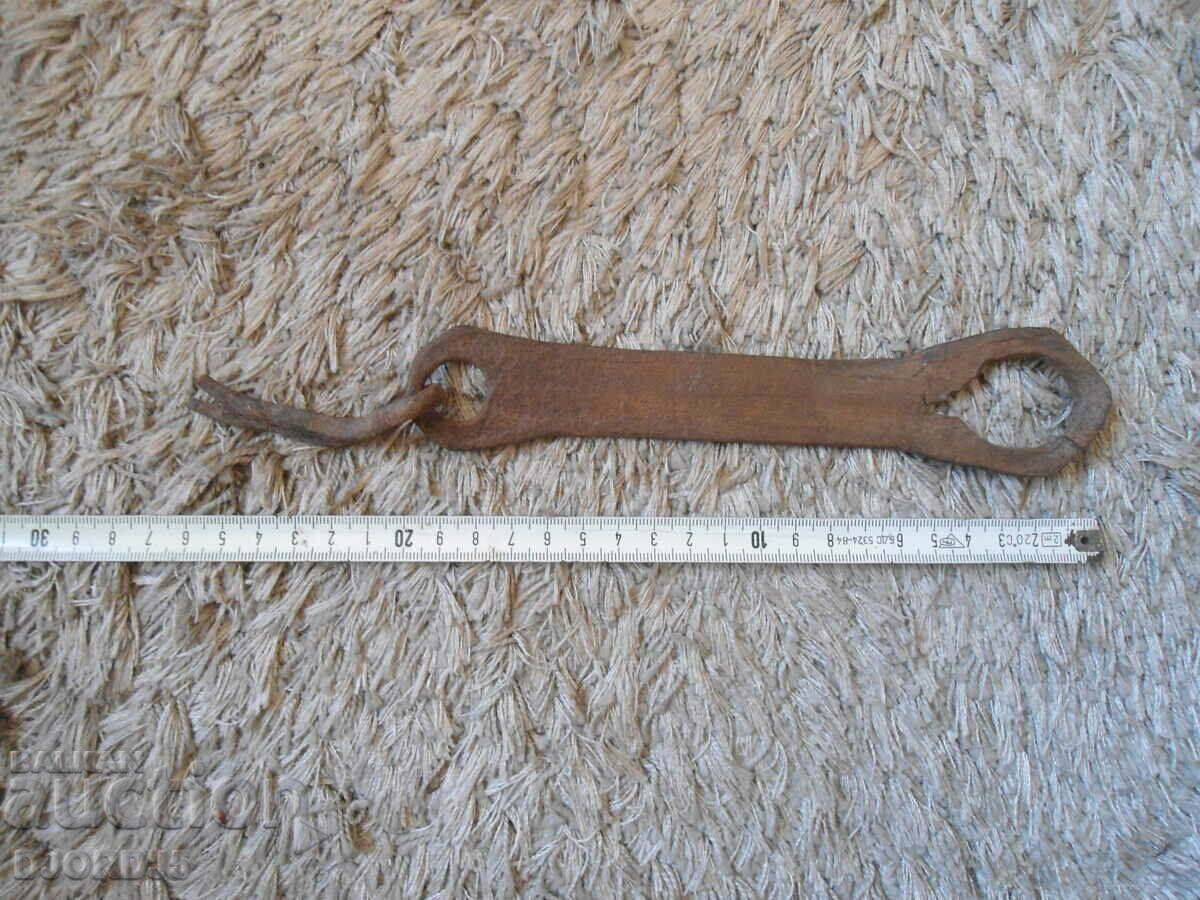 Auction Old wrought latch Auction Old wrought latch