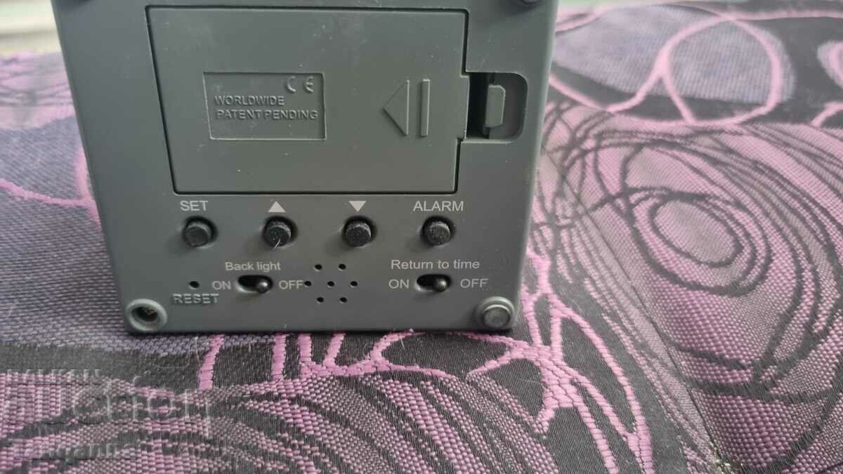 Ρολόι με ξυπνητήρι και ραδιόφωνο με τιμή 12.00 BGN | € 6.14 Ρολόι με ξυπνητήρι και ραδιόφωνο με τιμή 12.00 BGN | € 6.14