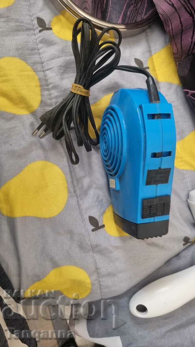 Retro uscător de păr cu preț 12.00 BGN | € 6.14 Retro uscător de păr cu preț 12.00 BGN | € 6.14
