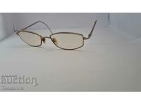 Glasses with a diopter of 0.75