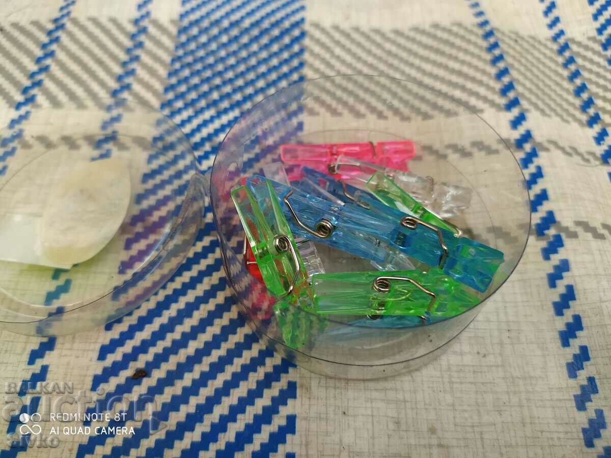 Small clips for decoration